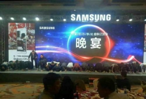 samsung-china-kneeling-702x540-640x492